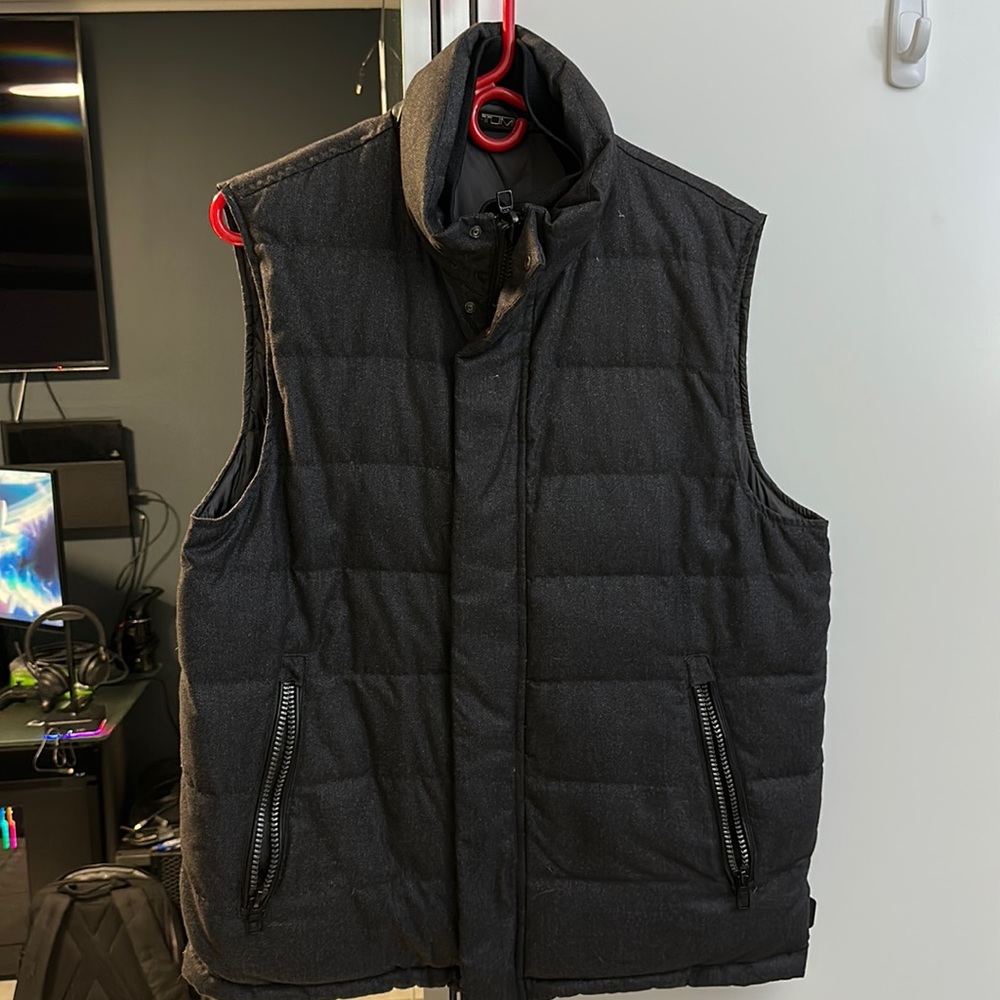 Tumi men’s reversible puffer vest size Medium